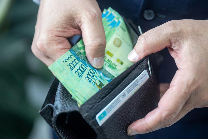 Best Online Shopping Habits That Help You Save Money Long Term